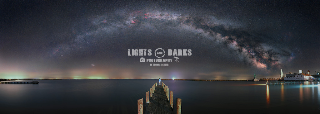 The bridge of the stars | While looking to the stars I found out that New York and Lake Neusiedl are just a stone's throw away. Joke aside. The New York Scsnery was from the Seefestspiele Mörbisch where I took this shot! - Realisiert mit Pictrs.com