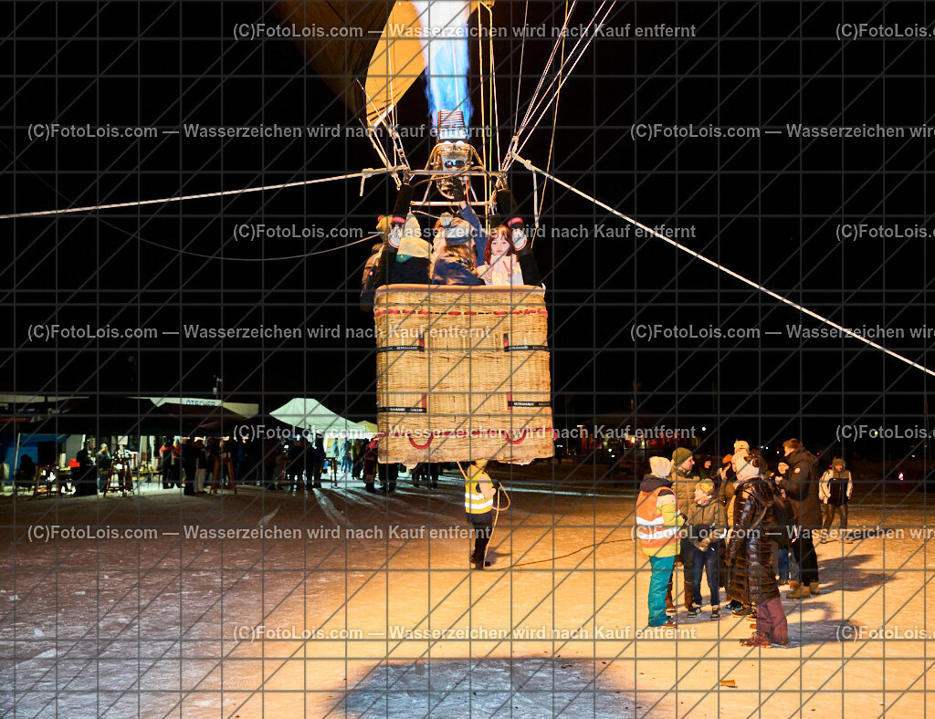 ALP5346_Nacht der Ballone_Ballonclub Oetscherland | NACHT DER BALLONE in Lackenhof am Ötscher, Sa 28. Dezember 2024.Mit einer Schauübung der Bergrettung Lackenhof, dem Ballonclub Ötscherland und den Gaminger Ötscherteufeln unter Zusammenarbeit mit der FF Lackenhof, dem Musikverein, dem Pensionistenverband, dem CampingClub, der Schirmbar und Konditorei Czihak, der Fuchswaldhütte und der Pizzeria Venezia, die für die Verköstigung sorgten, sowie der Ötscherliftgesellschaft, der Gemeinde Gaming und dem Ötscher-Tourismusverband.