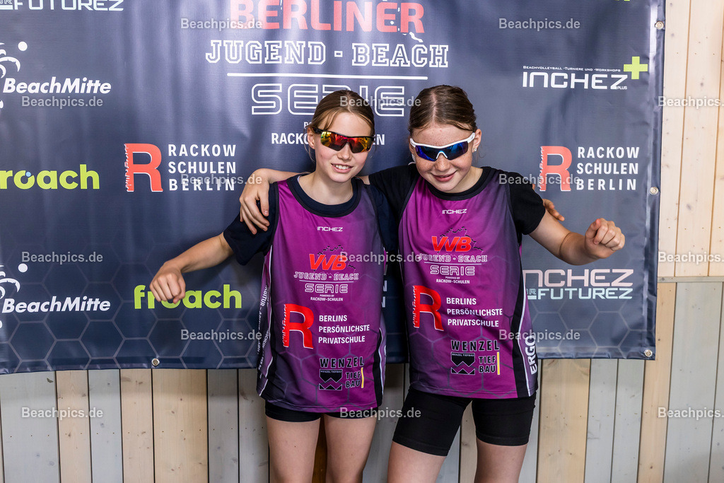 2025-200076202-Jugend-Beach-Serie-Fotobox | Pinar Atalay, Bundeskanzler Friedrich Merz 31.05.2025; Berlin Foto: Gerold Rebsch - www.beachpics.de