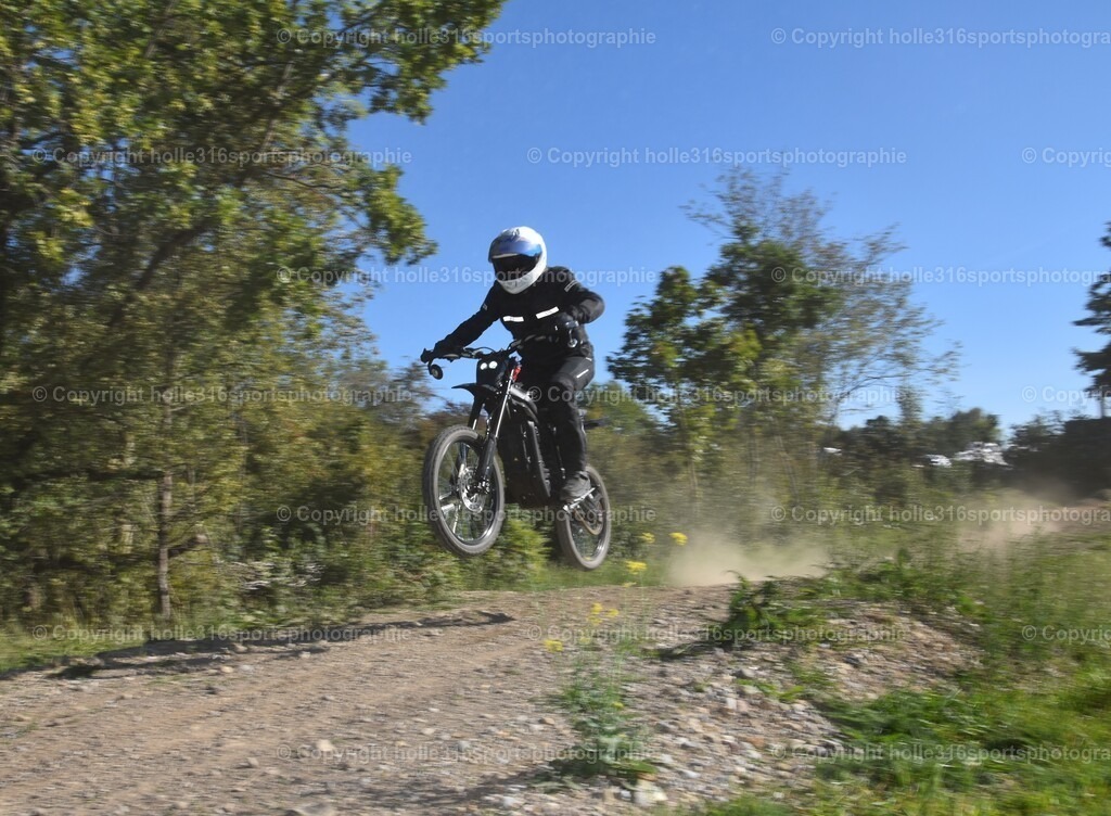 DSC_0124 | Sportfotografie , Motorsport, Motoross, Reitsport, Mointainbike, Enduro,
Landschaft , Outdoor, Eventfotografie, Landschaft, Bilder online bestellen - Realisiert mit Pictrs.com