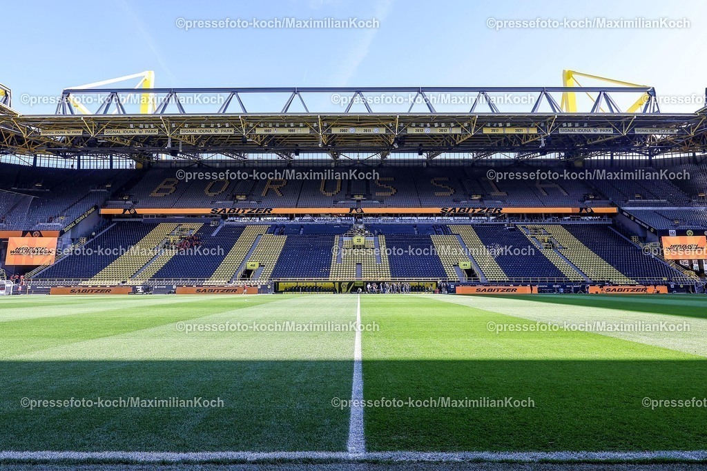 BVB08032501001 | 08.03.2025, Fußball, Borussia Dortmund - FC Augsburg, 1. Fußball Bundesliga, 25. Spieltag, Signal Iduna Park, Saison 2024 2025: Innenansicht Stadion Spielfeld Übersichtsbild DFB regulations prohibit any use of photographs as image sequences and or quasi-video.