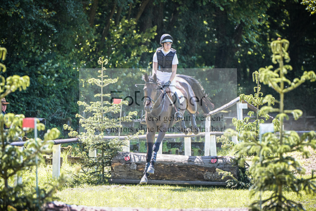 DOS_3092 | Entdecke hochwertige Reitturnierfotos von Foto Oger. Professionell, emotional und authentisch – jetzt Lieblingsmomente im Shop bestellen.Deutschlandweite Turnierfotografie. - Realisiert mit Pictrs.com