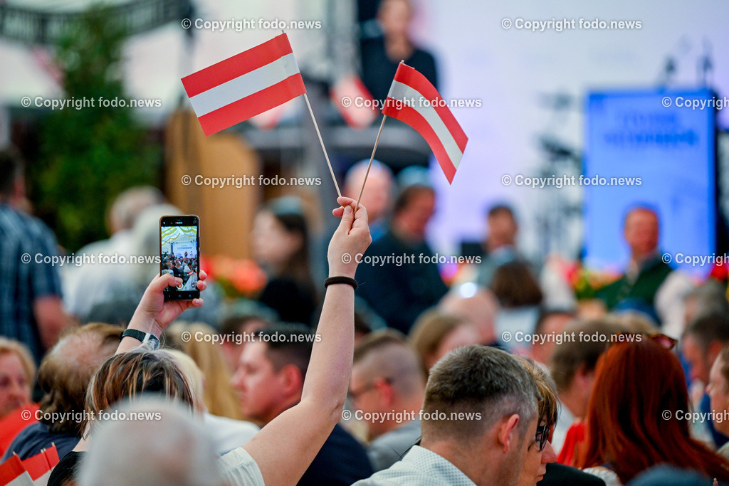 Urfahraner Jahrmarkt_ 1.Mai Kundgebung FPOE_ 01.05.2025-55 | 01.05.2025, Urfahraner Jahrmarkt, AUT, 1.Mai Kundgebung FPOE, im Bild Besucher im Bierzelt der 1.Mai Kundgebung FPOE