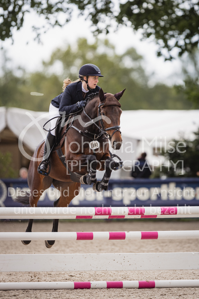 230516_Mühlen_03SprPf-A-398 | Deine schönsten Turniermomente als professionelle Fotos! Entdecke hochwertige Pferdesport-Fotografie im Online-Shop. Jetzt Fotos finden & bestellen!