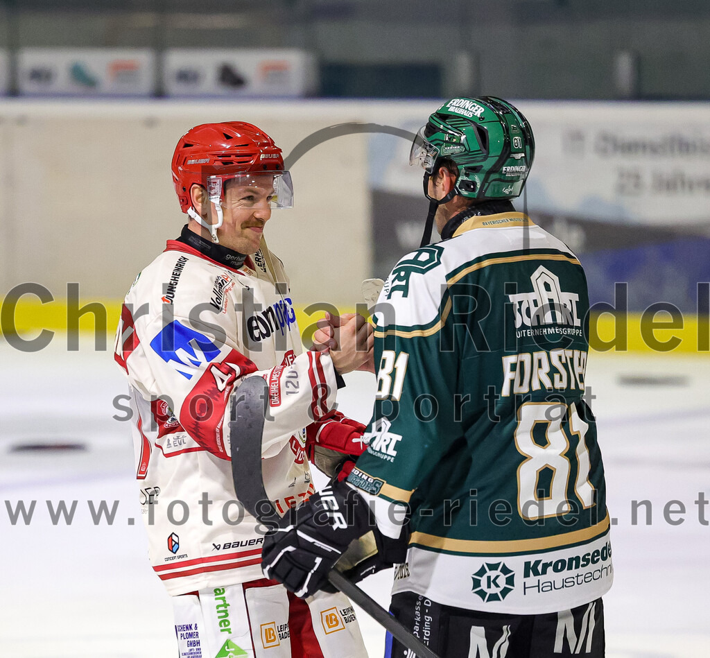 2025-09-12_187_TSV_Erding_gegen_EV_Landshut | Erding, Deutschland, 12.09.2025:Eishockey, Oberliga Süd 2025 / 2026, Testspiel, TSV Erding gegen EV Landshut, Endergebnis: 4:6Jakob Mayenschein (EV Landshut, #41), Maximilian Forster (Erding Gladiators, #81)Foto: Christian Riedel / fotografie-riedel.net