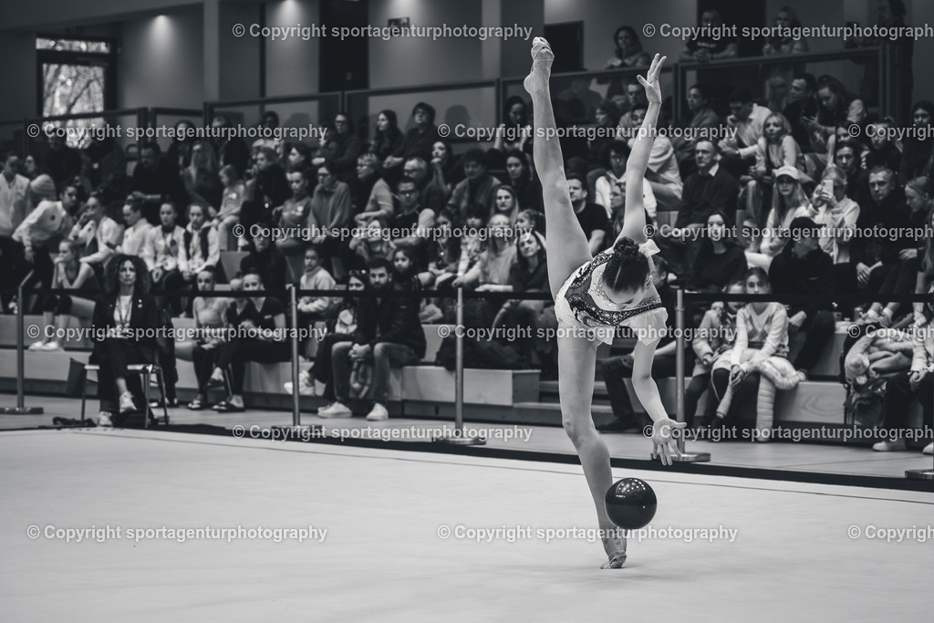 85A_8857 | HUN Vivien Peter Gymnastik International 2026 in der Sporthalle Schmiden in Fellbach (Deutschland).Foto: Klaus Gruber / sportagenturphotography - Realisiert mit Pictrs.com