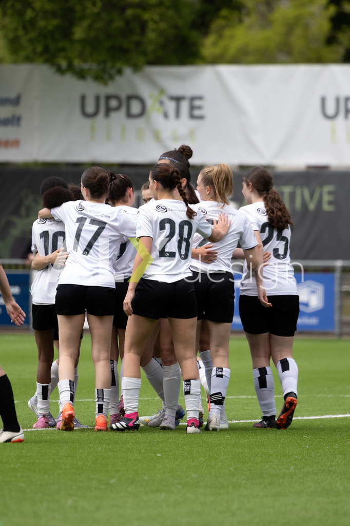 Fußball I Frauen I Saison 2025-2026 I Frauen 3. Liga | FVRZ Gruppe 2 | 18. Spieltag I Spielvereinigung Schaffhausen Damen 1 - Team Furttal Zürich I 17.05.2026 | Hochwertige Sportfotos kaufen & lizenzieren für Medien, Vereine, Agenturen & Sportler:innen. Entdecke professionelle Sportfotografie im Bildshop von Alexander Franzen. - Realisiert mit Pictrs.com