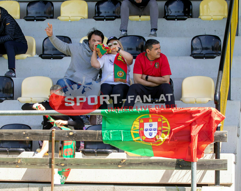 Portugal  U15 -Czech Republic U15 | Fans ; Portugal  U15 -Czech Republic U15 am 29.04.2022 in Arnoldstein
(Sportplatz), AUSTRIA, (Photo by Ernst Krawagner sport-fan.at) - Realisiert mit Pictrs.com