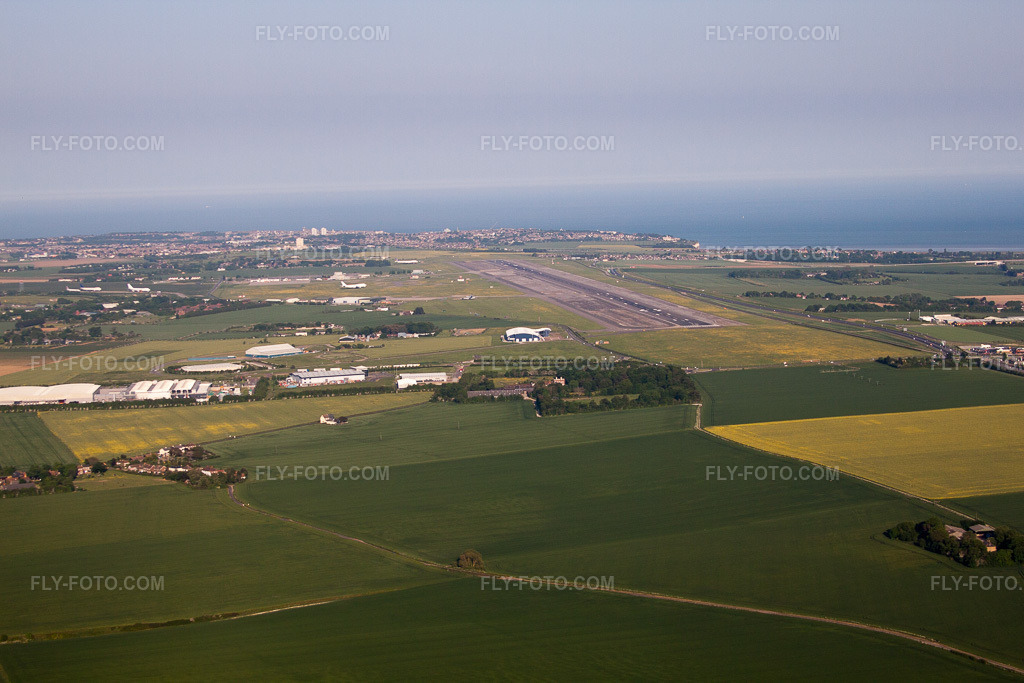 Aerial view: View of the town in Monkton in the state England, Great Britain. – Photo: IMG_50448.jpg taken on 05/27/2012 by Werner Riehm/FLY-FOTO.com – Resolution of the original: 4752 x 3168 px