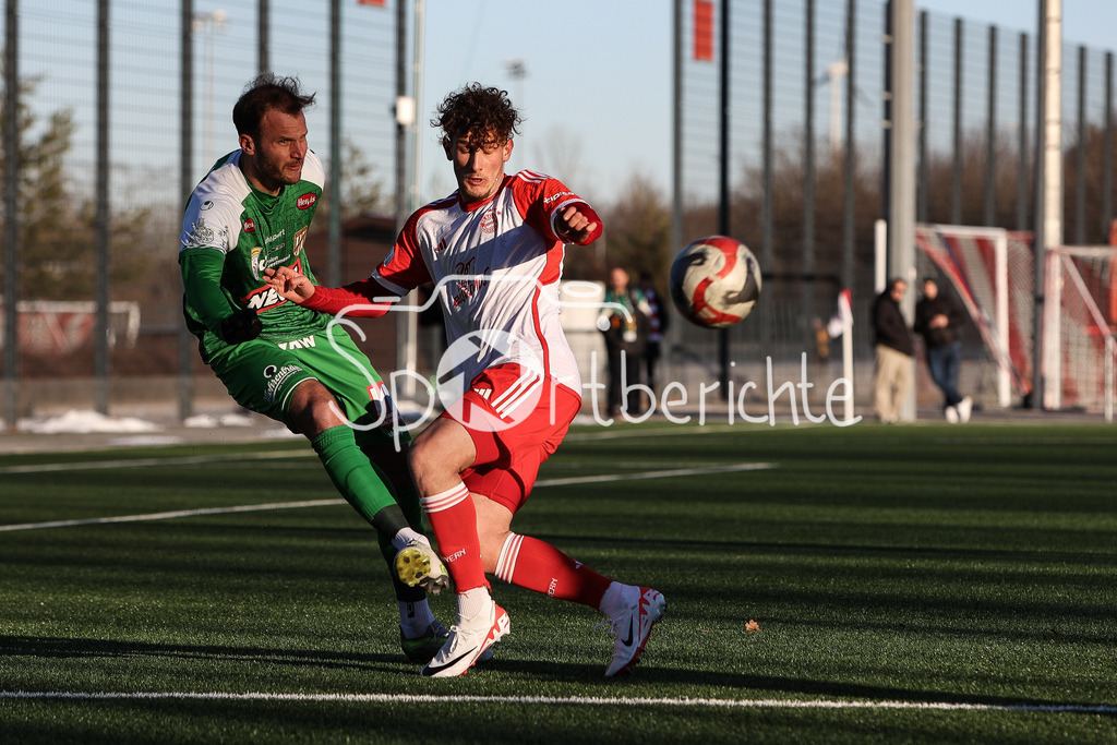 FC Bayern Amateure - SC Austria Lustenau | matthias MAAK (SCA #31) am Ball im Duell mit Manuel PISANO (FCB #34) / Zweikampf