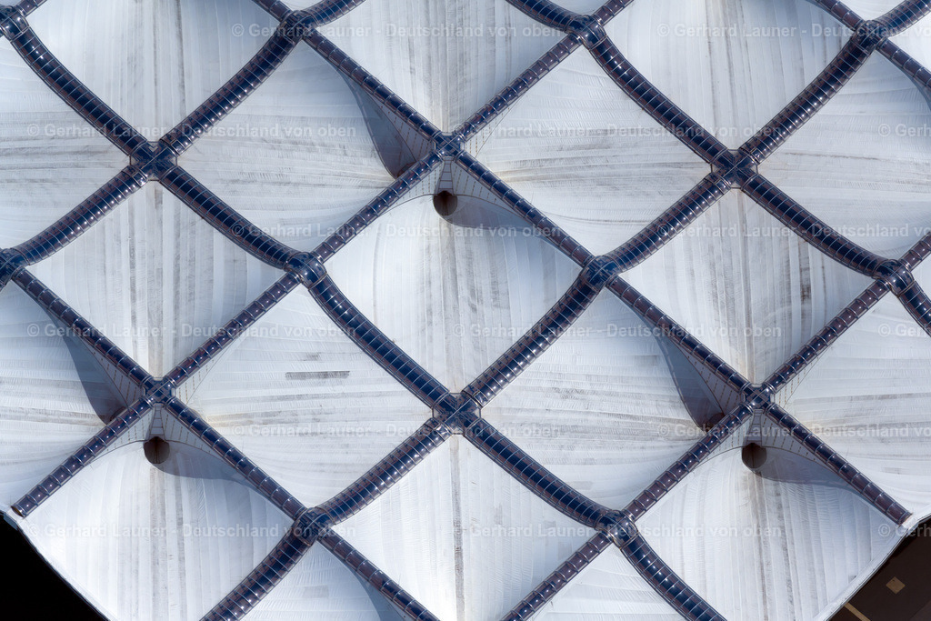 4030720 | HANNOVER 02.06.2020 Ausstellungsgelände und Messehallen mit Dach- Membrankonstruktion der an der Straße 5. Allee im Ortsteil Mittelfeld in Hannover im Bundesland Niedersachsen, Deutschland. Weiterführende Informationen bei: Deutsche Messe. // Exhibition grounds and exhibition halls with roof membrane construction on the street 5. Allee in the district Mittelfeld in Hanover in the state Lower Saxony, Germany. Further information at: Deutsche Messe. Foto: Gerhard Launer