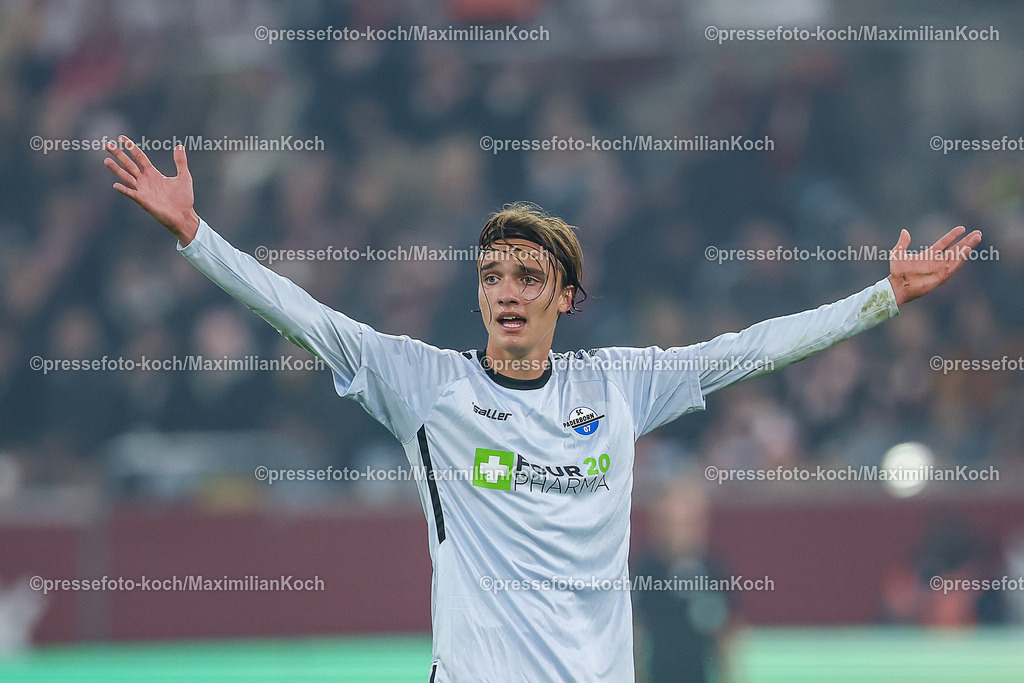 Due0911240109602151 | 09.11.2024, Fußball, Fortuna Düsseldorf - SC Paderborn 07, 2. Bundesliga, Merkur Spiel-Arena, Saison 2024 2025: Luis Engelns (Paderborn #46) gestikulierend auf dem Spielfeld DFB regulations prohibit any use of photographs as image sequences and or quasi-video.