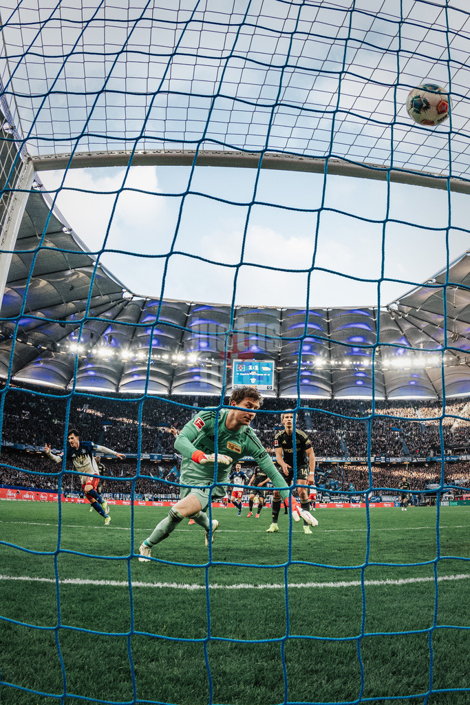 Fußball | Männer | Saison 2025/2026 | 1. Fußball-Bundesliga | 22. Spieltag | Hamburger SV vs. 1. FC Union Berlin | 14.02.2026 | Links Torschütze Nicolas Capaldo (#24, HSV) rechts Frederik Ronnow (#1, 1. FC Union Berlin)