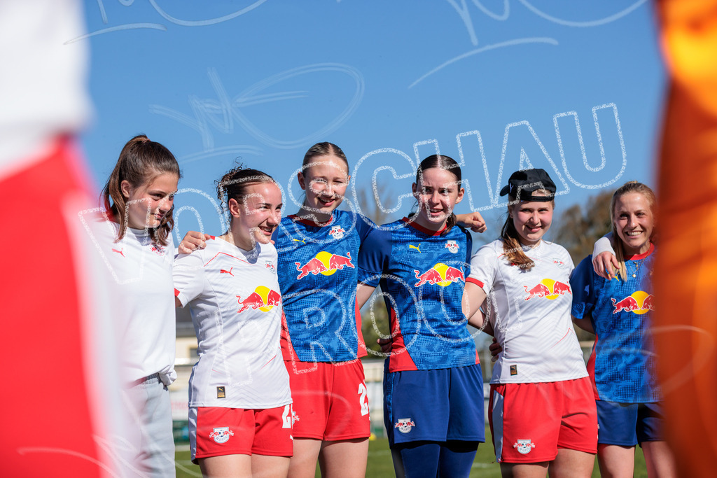 Gipfeltreffen der Frauen: Finale um den Sachsenlotto Landespokal 2026 | Am 1. Mai 2026 trafen im Endspiel des Sachsenlotto Landespokals die Frauen des Chemnitzer FC und die zweite Mannschaft von RasenBallsport Leipzig aufeinander. Vor stimmungsvoller Kulisse kämpften beide Teams ab 15:00 Uhr um die begehrte Trophäe des sächsischen Fußballs. Diese Galerie zeigt die Highlights, packende Zweikämpfe und die emotionalsten Momente des Finaltags. - Realisiert mit Pictrs.com