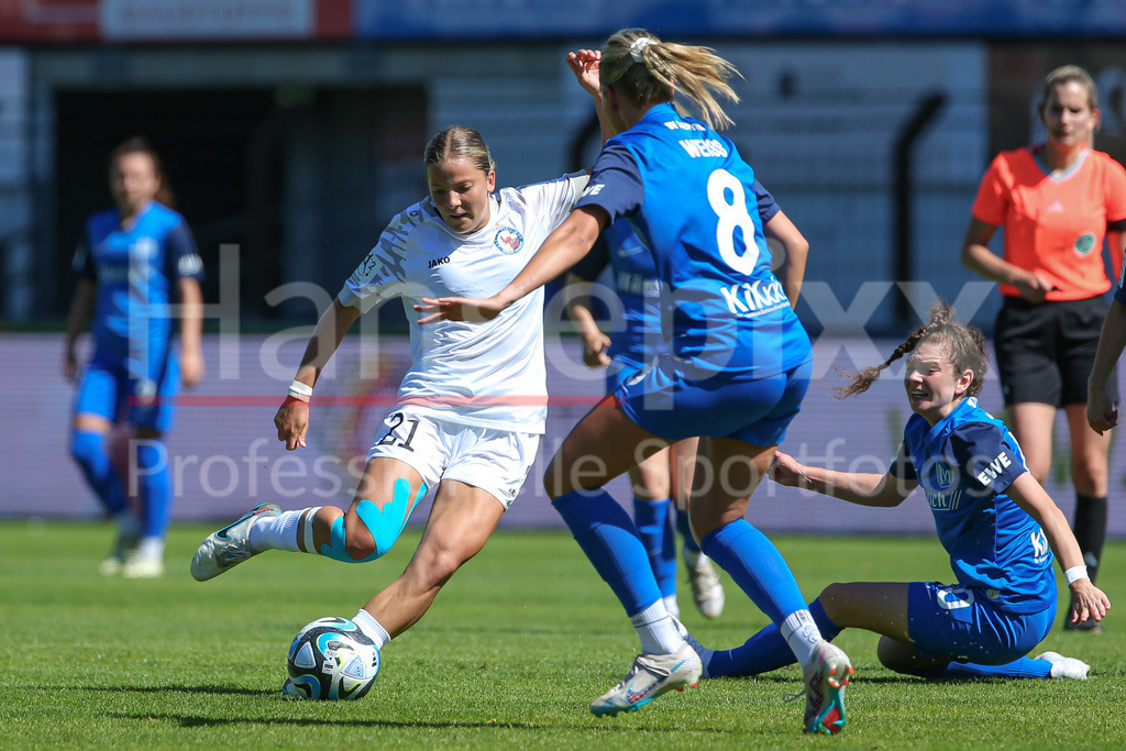 Fussball, 2. Frauen-Bundesliga, SV Meppen - 1. FFC Turbine Potsdam | v.li.: Noa Selimhodzic (1. FFC Turbine Potsdam, 21) am Ball, Einzelbild, Ganzkörper, Aktion, Action, Spielszene, DIE DFB-RICHTLINIEN UNTERSAGEN JEGLICHE NUTZUNG VON FOTOS ALS SEQUENZBILDER UND/ODER VIDEOÄHNLICHE FOTOSTRECKEN. DFB REGULATIONS PROHIBIT ANY USE OF PHOTOGRAPHS AS IMAGE SEQUENCES AND/OR QUASI-VIDEO.