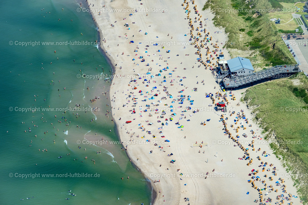 Sylt_Wenningstedt_Strand_Strandhafer_Standgaststätte_ELS_4829130825 | WENNINGSTEDT (SYLT) 13.08.2025 Gebäude des Restaurant " Strandhafer Strandwirtschaft " in Wenningstedt (Sylt) auf der Insel Sylt im Bundesland Schleswig-Holstein, Deutschland. // Building of the restaurant " Strandhafer Strandwirtschaft " in Wenningstedt (Sylt) at the island Sylt in the state Schleswig-Holstein, Germany. Foto: Martin Elsen