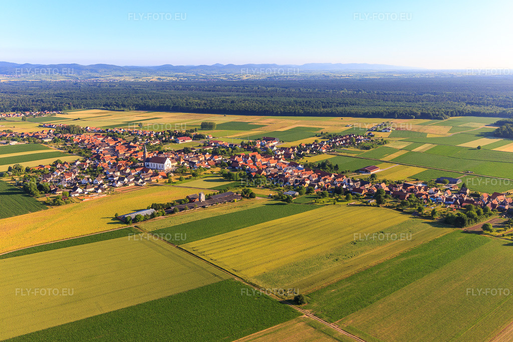 Vue aérienne: Vue de la ville depuis le nord-ouest à Schleithal dans le département Bas Rhin, France – .Photo: IMG_100965.jpg prise le 17/06/2017 par Werner Riehm/FLY-FOTO.eu – Résolution de l'original: 5472 x 3648 px