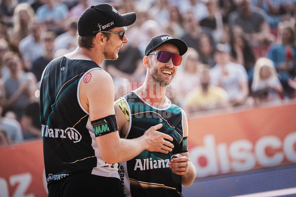 Beachvolleyball | Männer | Allianz German Beach Tour 2025 | Tourstop Düsseldorf | 16.05.2025 | v.l. Nils Ehlers und Clemens Wickler freuen sich