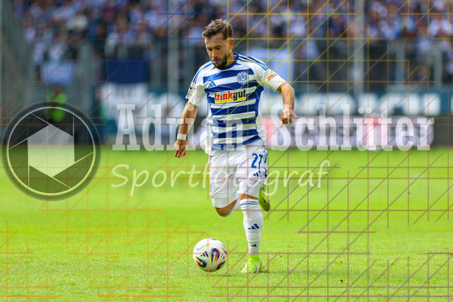 MSV Duisburg vs VfB Stuttgart II - 3. Liga | Duisburg, Deutschland, 02.08.25:   Can Coskun (MSV Duisburg) in Aktion am Ball, Einzelaktion waehrend des Spiels der 3. Liga MSV Duisburg vs VfB Stuttgart II in der schauinsland-reisen-arena(Foto von Brauer-Fotoagentur / Adrian Schlueter)