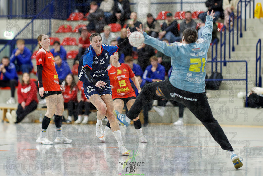 Frauen Regionalliga (HHV); HSG Wettenberg - TV Hüttenberg | Frauen Regionalliga (HHV); HSG Wettenberg - TV Hüttenberg am 06.12.2025 in Launsbach (Wettenberg) (Halle GS Launsbach (Wettenberg))Photo © 2025 - Jörg Heinrich - Realisiert mit Pictrs.com