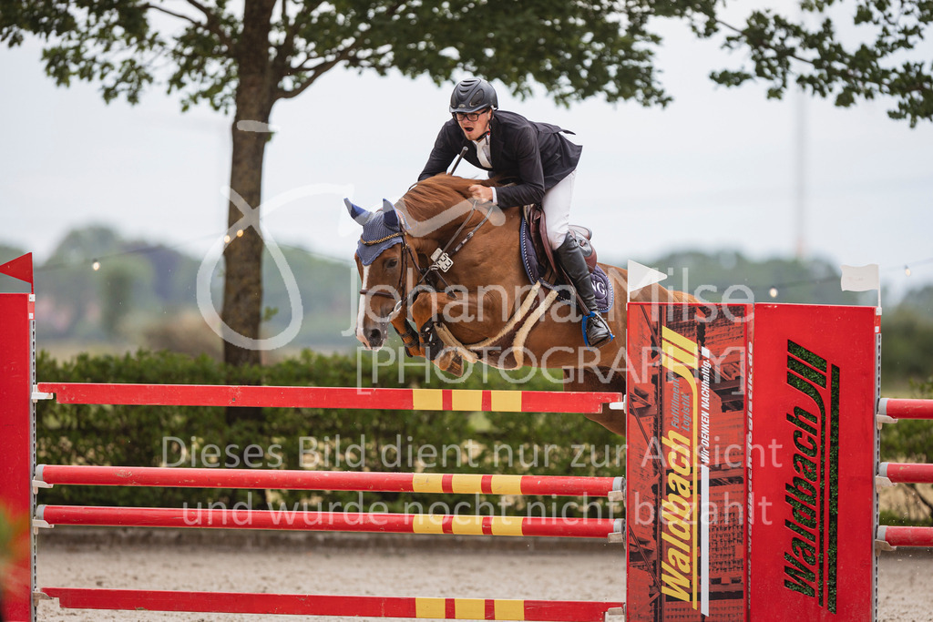240614_Lemwerder_M2-Springen-483 | Deine schönsten Turniermomente als professionelle Fotos! Entdecke hochwertige Pferdesport-Fotografie im Online-Shop. Jetzt Fotos finden & bestellen!