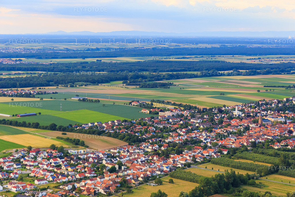 Luftbild: Saarstraße aus Südwesten in Kandel im Bundesland Rheinland-Pfalz in Deutschland. Foto: IMG_090286.jpg vom 26.06.2016 durch Werner Riehm/FLY-FOTO.de