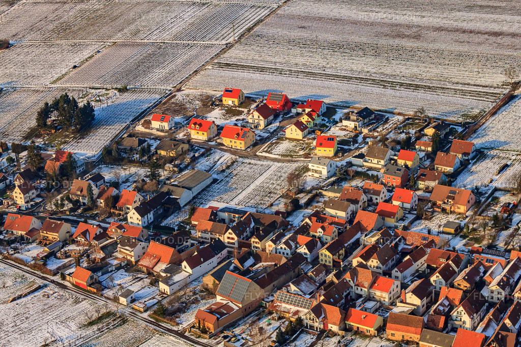 Luftbild: Neubaugebiet AM Kieselberg im Winter bei Schnee in Göcklingen im Bundesland Rheinland-Pfalz in Deutschland. Foto: IMG_24467.jpg vom 16.02.2010 durch Werner Riehm/FLY-FOTO.de