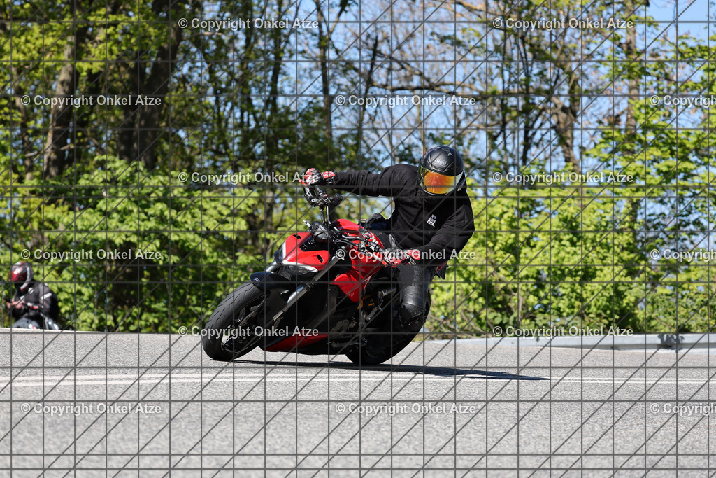 IMG_8964 | Fotograf am Kyffhäuser. Onkel Atze. Kyffhäuser Rennstrecke. Café36. Motorsportfotografie. - Realisiert mit Pictrs.com
