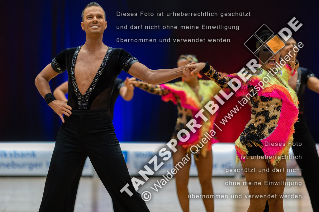 20230115-00324 | Hier finden Sie Tanz Bilder vom Latein und Standard Formationen tanzen. Sportbilder vom Tanzsport. Schöne Fotos und von Weltmeisterschaft, Europameisterschaft, Bundesliga, Regionalliga, Oberliga und Landesliga sowie von GOC Stuttgart, DanceComp, WM Bremen