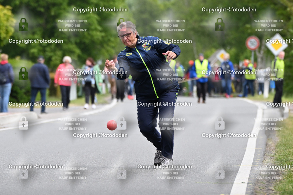 DSC_5856 | Marie Janssen / Esens/Moorweg Platz 3 = 1114mFrauen IV - Gummi