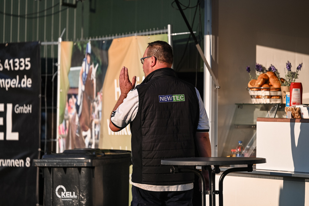 DSC_3740 | Pferde- und Turnierfotografie in Westsachsen. Pferdeportraits, Auftragszeichnungen und intuitive Kunst.