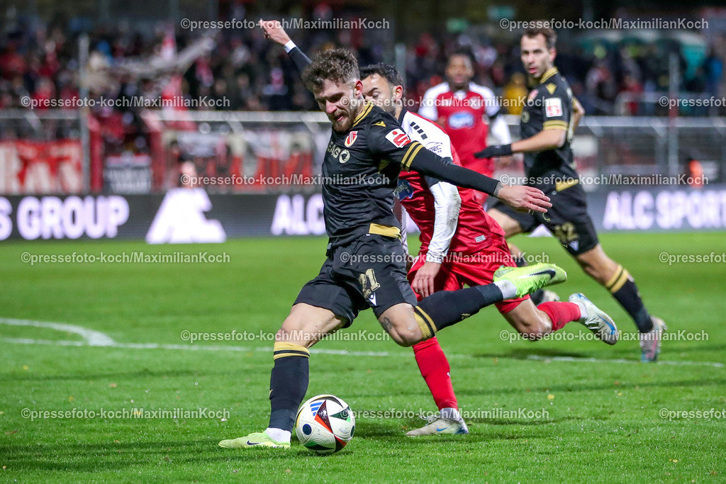 FCVK22112401047 | 22.11.2024, Fußball, FC Viktoria Köln – Energie Cottbus, 3.Liga, Sportpark Höhenberg, 15. Spieltag, Saison 2024 2025: Yannik Möker (Cottbus #21)DFB regulations prohibit any use of photographs as image sequences and or quasi-video.