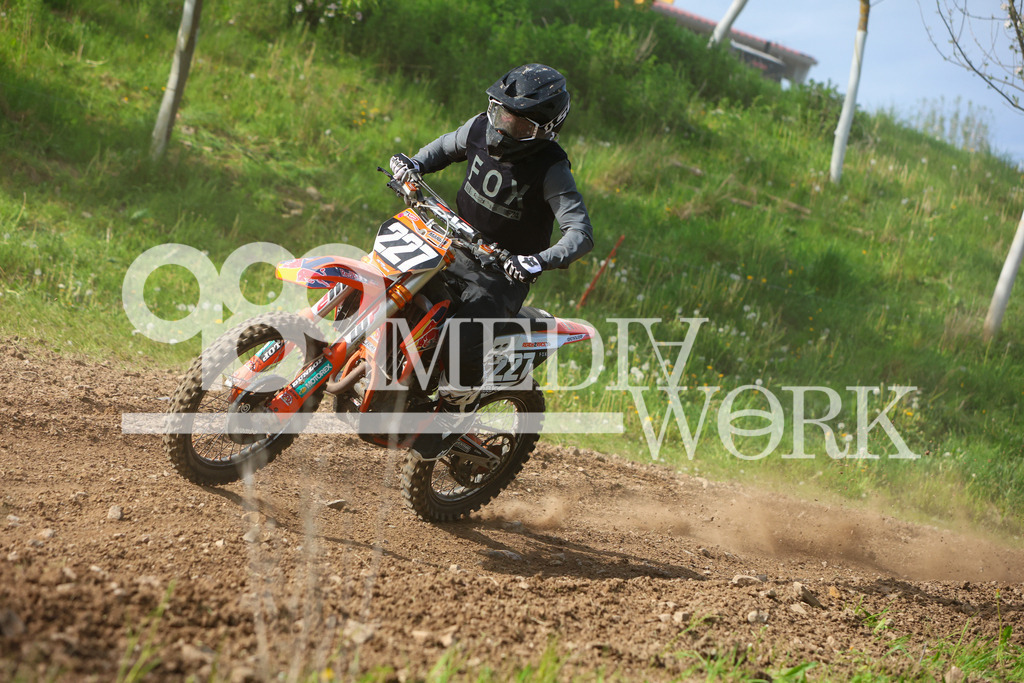 5E6A8103 | 989 MEDIAWORK