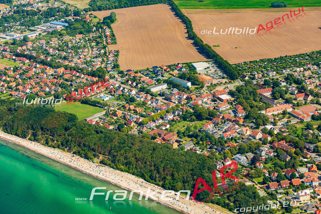 Stadt Rerik von Oben- Die Luftaufnahme wurde 2025 vom UL-Flugzeug heraus erstellt ( keine Drohnenaufnahme ) - Hochauflösende Luftaufnahme - für Wandbilder und großformatige Ausdrucke geeignet. Das besondere Geschenk!Hier alle&nbsp;Infos zur Lizenzierung der LuftaufnahmeWir fliegen auch dieses Jahr wieder in Ihre Region um Luftbilder zu erstellen.- Luftbild anfragen
