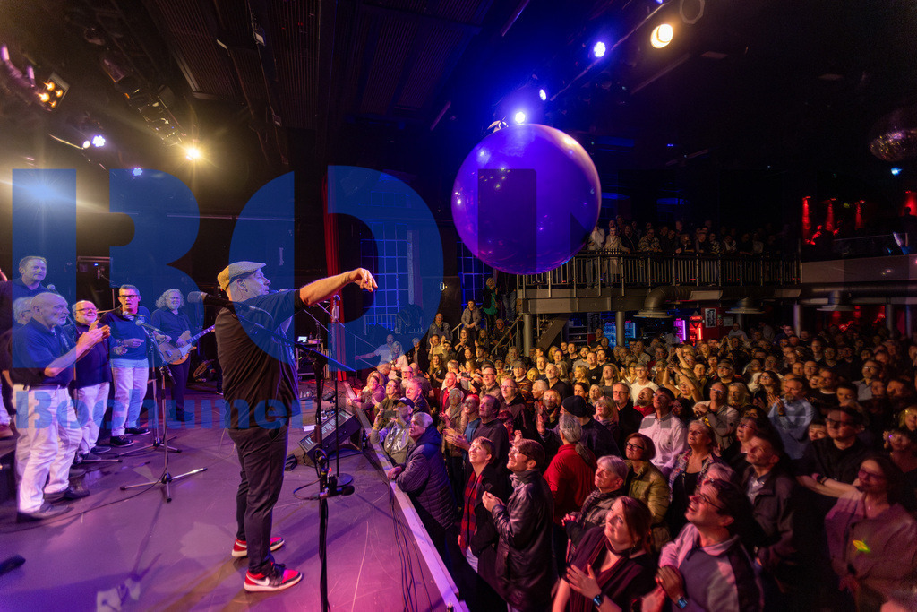 SES_GBAZEC20241227-104 | bond - Realisiert mit Pictrs.com