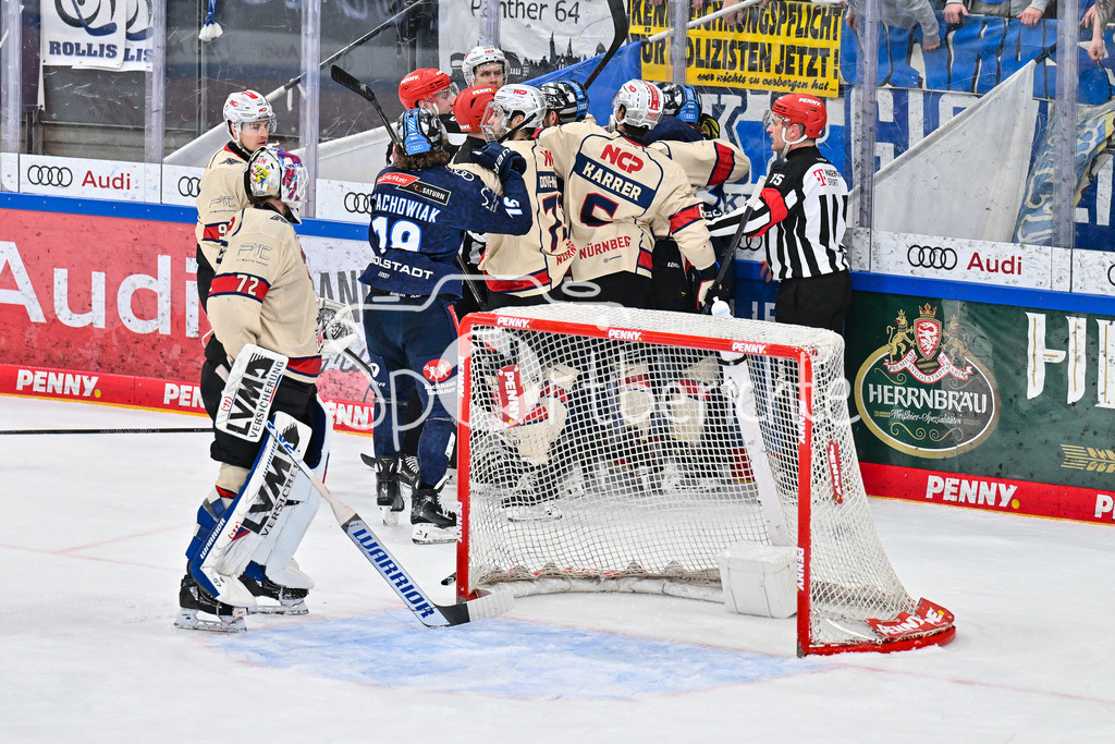 ERC Ingolstadt - Nuernberg Ice Tigers | Ein hitziges Duell zwischen Ingolstadt und Nuerberg / fight / Faustkampf / DEL: ERC Ingolstadt - Nuernberg Ice Tigers, Saturn-Arena am 26.03.2025