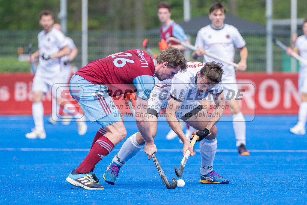 HK_20240414_100437 | 1. Bundesliga Hockey Herren Crefelder HTC - UHC Hamburg am 14.4.2024 CHTC, Krefeld , Graffitti Gian Lucca ( UHC Hamburg #26 ) , Boomes Anton ( Crefelder HTC #23 )