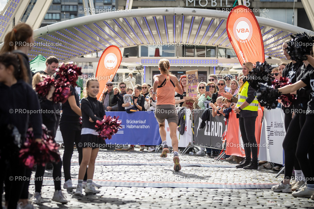 44. Kölner Brückenlauf; Koeln, 14.09.25 | Impressionen vom 44. Kölner Brückenlauf am 14.09.25 am Schokoladenmuseum in Koeln. Foto: BEAUTIFUL SPORTS/Leah Kohring