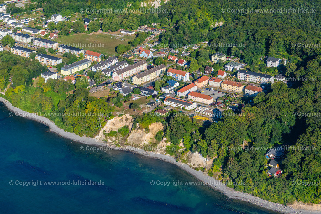 Sassnitz_Rügen_ELS_7116100822 | SASSNITZ 10.08.2022 Wohngebiet Weddingstraße an der Weddingstraße in Sassnitz auf der Insel Rügen im Bundesland Mecklenburg-Vorpommern, Deutschland. Weiterführende Informationen bei: Stadt Sassnitz. // Residential area Weddingstrasse on street Weddingstrasse in Sassnitz on the island of Ruegen in the state Mecklenburg - Western Pomerania, Germanyy. Further information at: Stadt Sassnitz. Foto: Martin Elsen