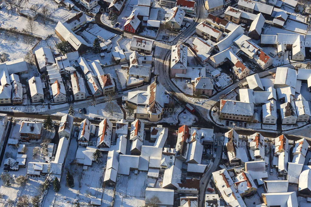 St. Laurentius  bei Schnee im Winter | Luftbild: St. Laurentius  bei Schnee im Winter im Ortsteil Büchelberg in Wörth im Bundesland Rheinland-Pfalz in Deutschland. Foto: IMG_36118.jpg vom 02.01.2011 durch Werner Riehm/FLY-FOTO.de - Realisiert mit Pictrs.com