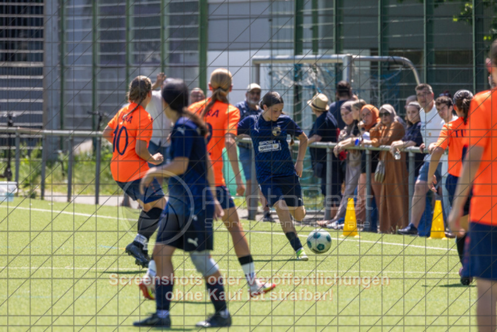 20250622_143119_0312 | #,ASV Eislingen (blau) vs. Tura Untermünkheim (orange), Fussball, Aufstiegsspiel in B-Juniorinnen-VS Nord Runde 2 - WfV, Saison 2024/2025, Kunstrasensportplatz im Ösch, Staufeneckerstraße, 73054 Eislingen, 22.06.2025 - 14:00 Uhr,Foto: PhotoPeet-Sportfotografie/Peter Harich