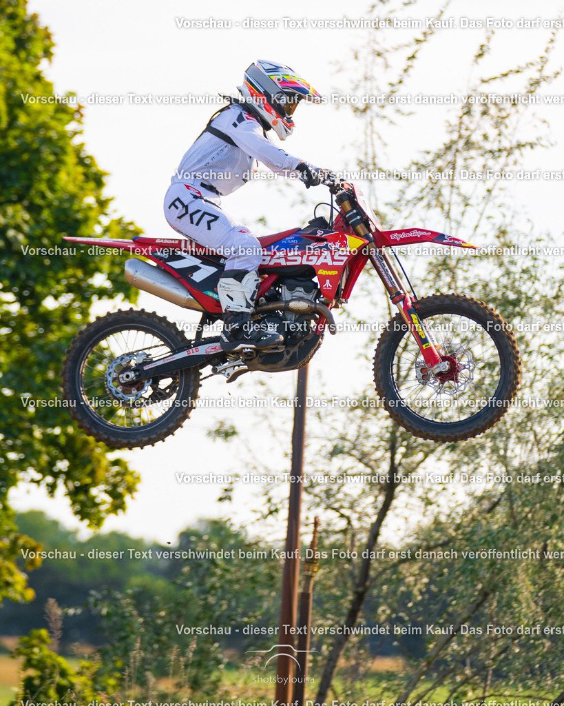 09_20_LM_Schenkenhorst-9859 | Sportfotografin aus Berlin-Brandenburg mit Fokus auf Motocross. Ich halte deine sportliche Leistung und echte Emotionen auf und neben der Strecke professionell fest. Entdecke die Fotos von deinem Rennen und bestelle sie direkt hier im Shop.