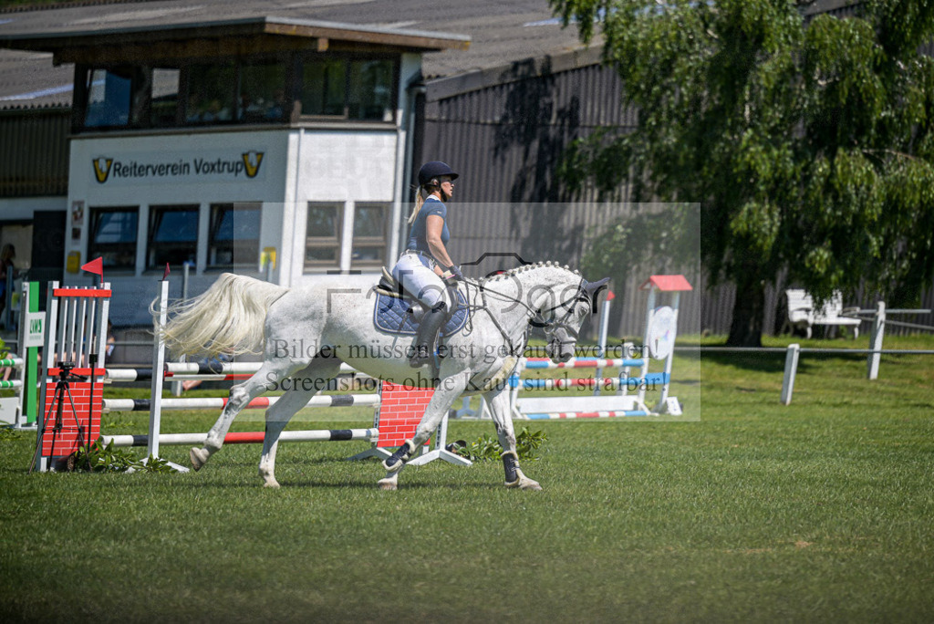 Reitturnier Voxtrup | Entdecke hochwertige Reitturnierfotos von Foto Oger. Professionell, emotional und authentisch – jetzt Lieblingsmomente im Shop bestellen.Deutschlandweite Turnierfotografie. - Realisiert mit Pictrs.com