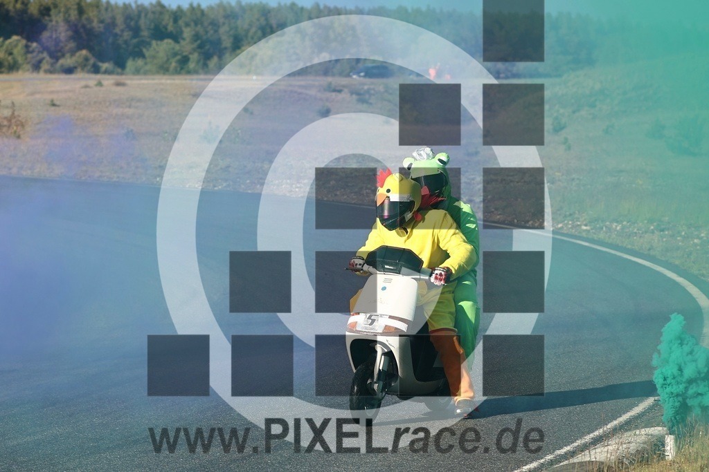 mopedrennen-20260514_12050 | Schöne Erinnerungen an spannende Momente - das festzuhalten ist unser Job. PIXELrace.de ist seit 2003 auf den Rennstrecken Europas unterwegs um die Action draußen beim Fahren und die wunderbare Stimmung imm Fahrerlager für euch einzufangen.
