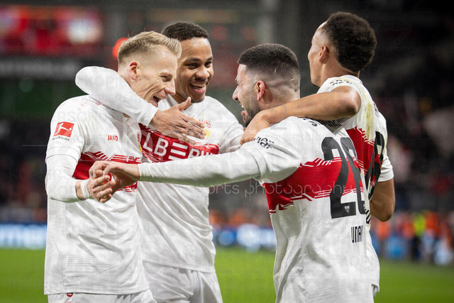 German Bundesliga, Bayer 04 Leverkusen vs. VfB Stuttgart, 10.01.2026 | LEVERKUSEN, GERMANY - JANUARY 10:  Stuttgart celebrates the goal - 0:4, scored by Deniz Undav (VfB Stuttgart, 26) during the German Bundesliga match on gameday 16 between Bayer 04 Leverkusen vs. VfB Stuttgart at BayArena on January 10, 2026 in Leverkusen, Germany. DFL REGULATIONS PROHIBIT ANY USE OF PHOTOGRAPHS AS IMAGE SEQUENCES AND/OR QUASI-VIDEO.