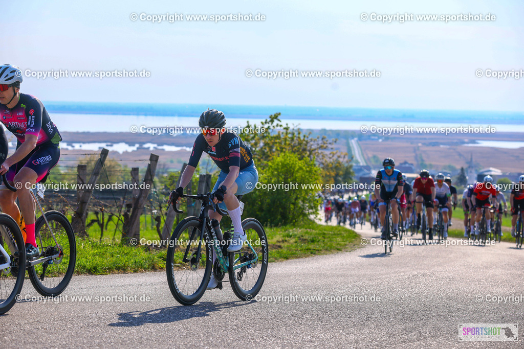 TRA_0075 | Neusiedlersee Radmarathon 2026@sportshot_your_pictrs #yourpictures#roadtowm2029 #nrm #neusiedlerseeradmarathon #neusiedlersee #neusiedlerseetourismus #burgenland #mörbisch #nrm26 #burgenlandtourismus #voglundco #poweredbyburgenlandtourismus #radsport #rad #marathon #ucigranfondo #visitburgenland #ucigranfondoworldseries