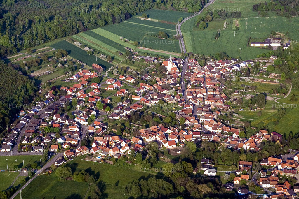 Vue aérienne: Scheibenhardt à Scheibenhard dans le département Bas Rhin, France. Photo: IMG_10599.jpg prise le 04/05/2008 par Werner Riehm/FLY-FOTO.euRésolution de l'original: 3456 x 2304 px