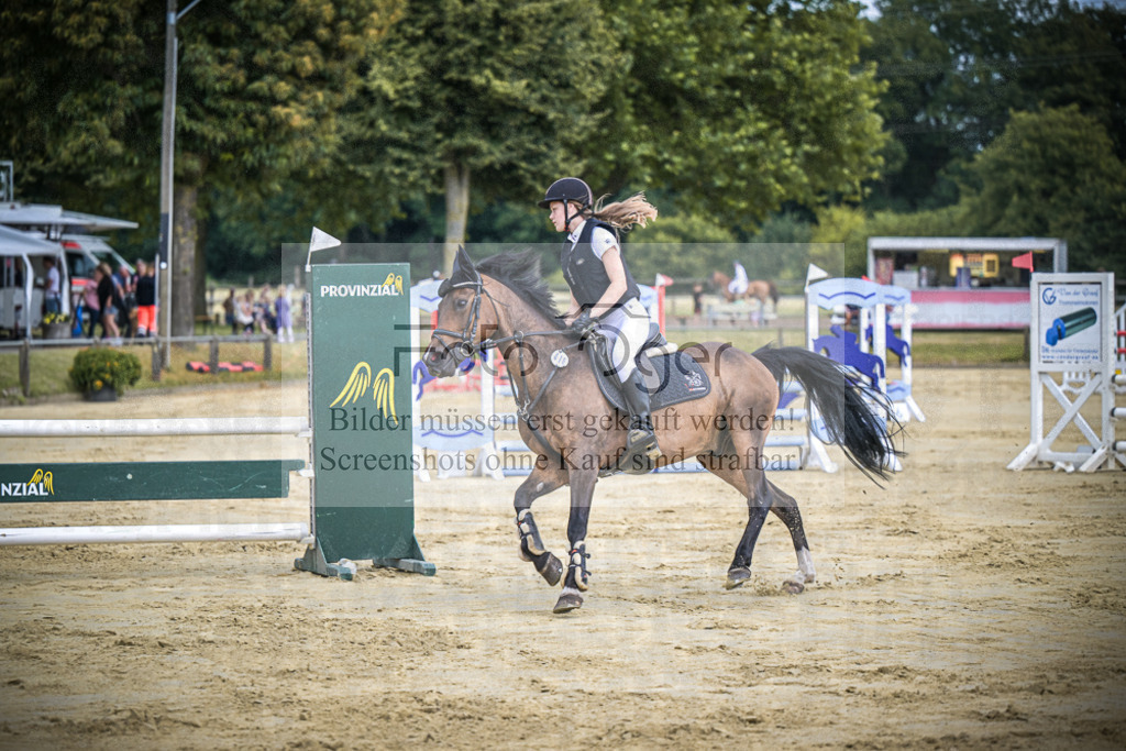 DOS_7285 | Entdecke hochwertige Reitturnierfotos von Foto Oger. Professionell, emotional und authentisch – jetzt Lieblingsmomente im Shop bestellen. - Realisiert mit Pictrs.com