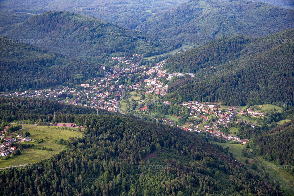 Luftbild: Ortsansicht im Ortsteil Kullenmühle in Bad Herrenalb im Bundesland Baden-Württemberg in Deutschland. Foto: IMG_079735.jpg vom 31.05.2015 durch Werner Riehm/FLY-FOTO.de