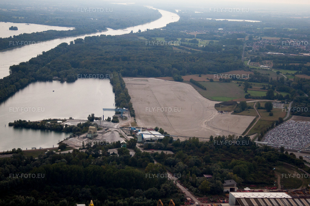 Vue aérienne: Port du Nouveau Rhin à Lauterbourg dans le département Bas Rhin, France.Photo: IMG_53345.jpg prise le 23/09/2012 par Werner Riehm/FLY-FOTO.euRésolution de l'original: 4752 x 3168 px